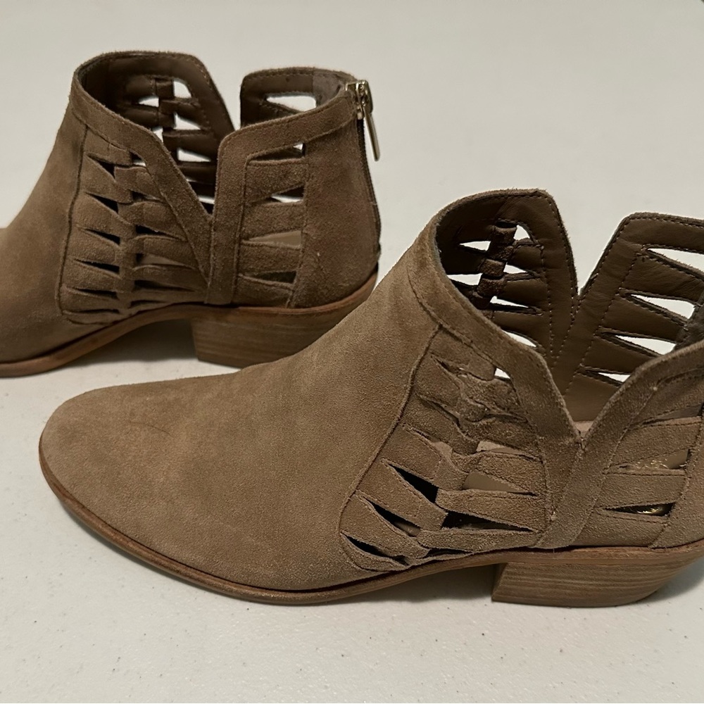 VINCE CAMUTO brown bootie
